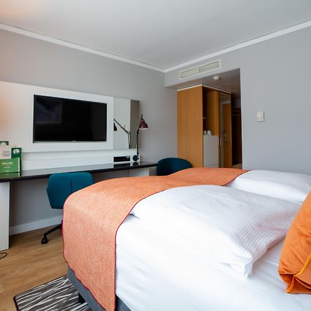 Holiday Inn Berlin Airport - Conference Centre By Ihg Schoenefeld Exterior photo