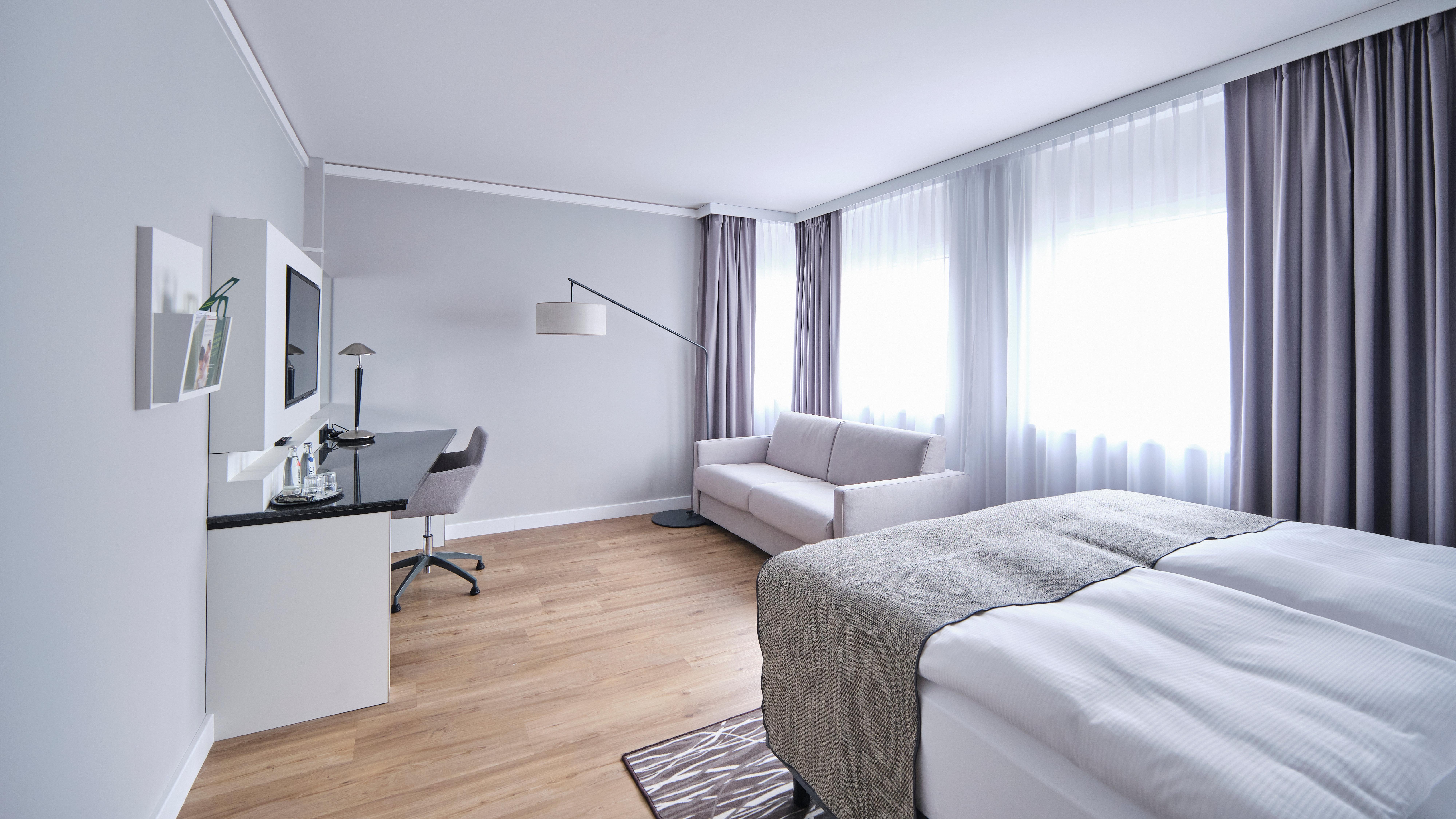 Holiday Inn Berlin Airport - Conference Centre By Ihg Schoenefeld Exterior photo