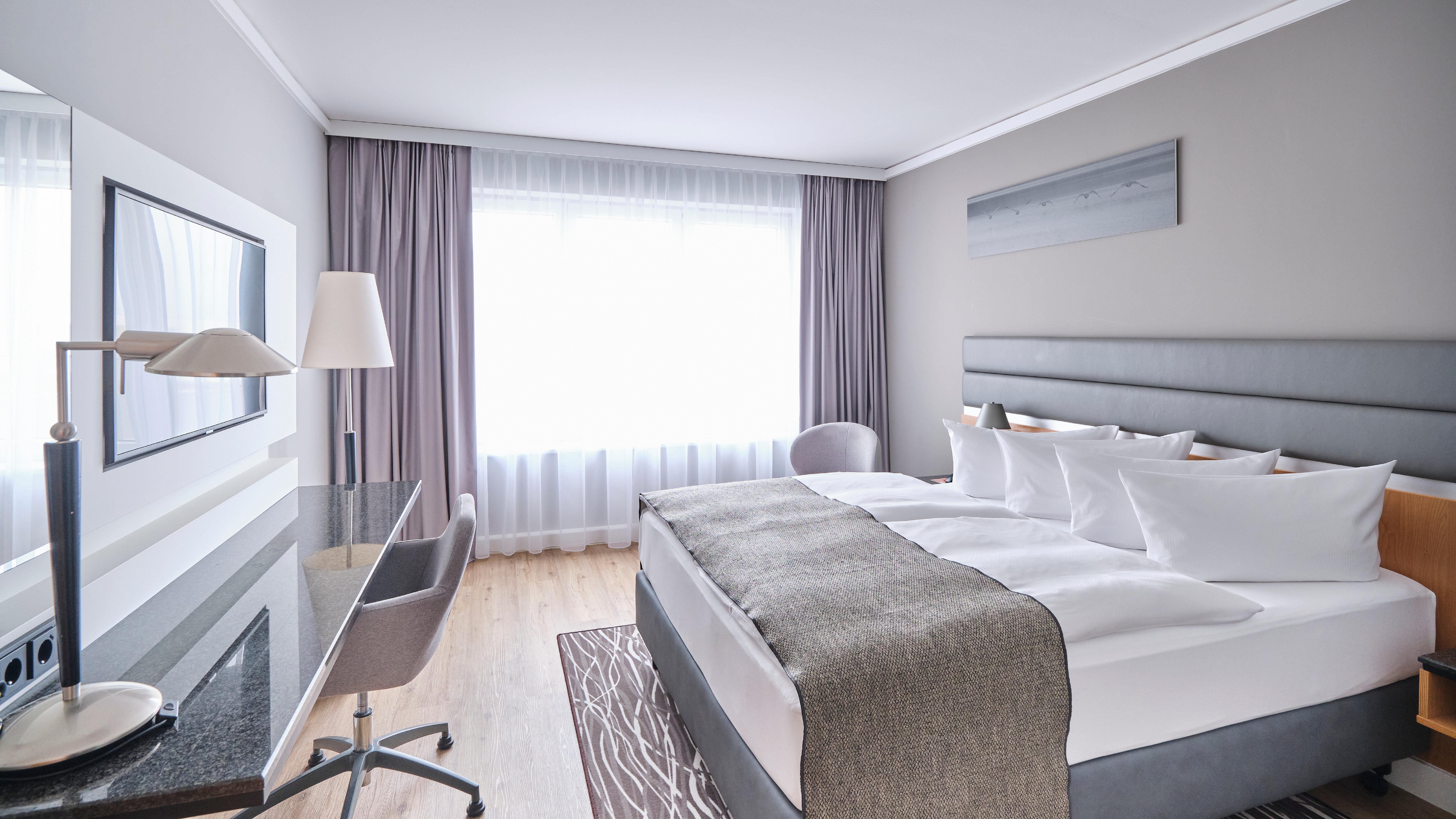 Holiday Inn Berlin Airport - Conference Centre By Ihg Schoenefeld Exterior photo