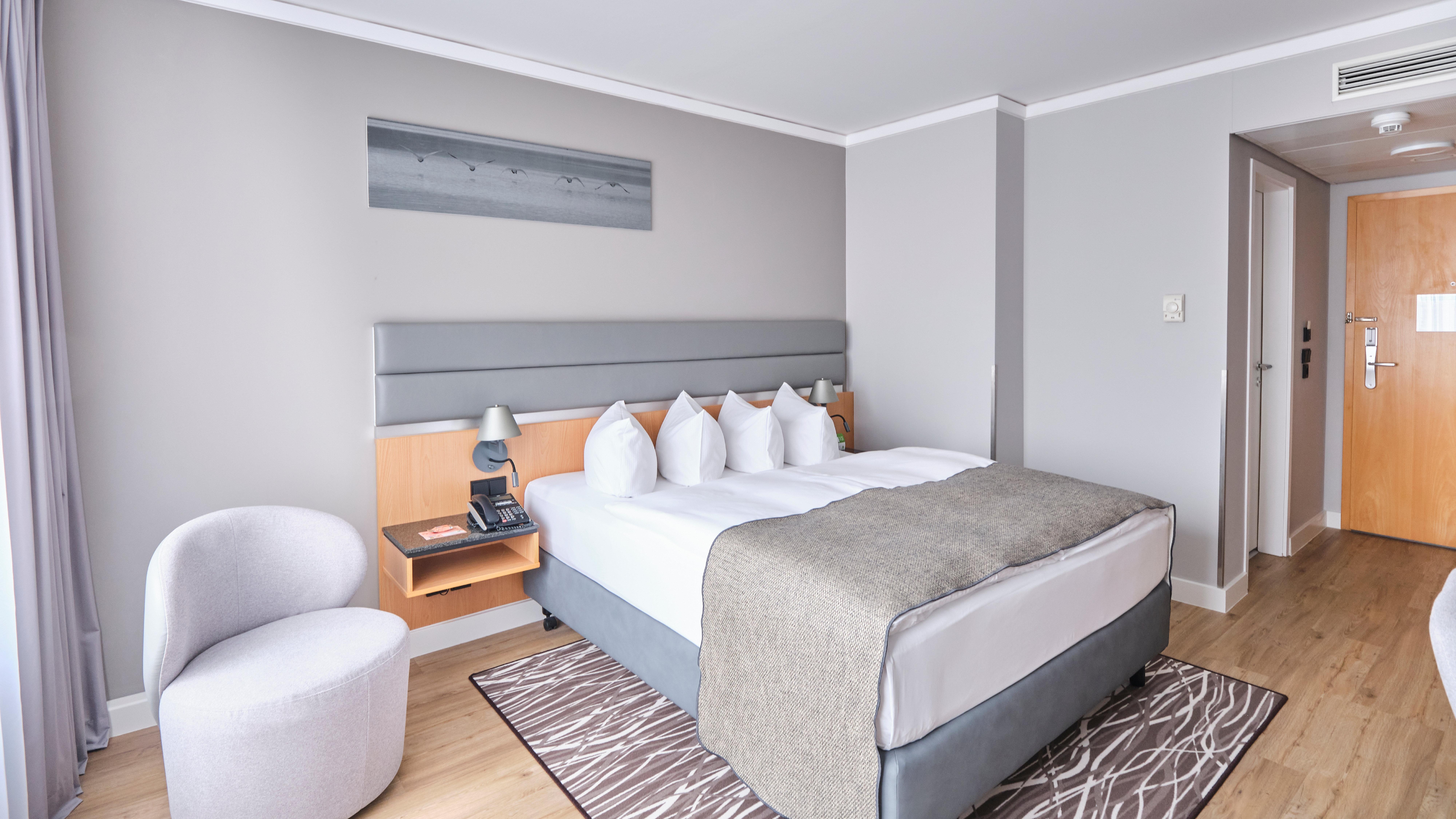 Holiday Inn Berlin Airport - Conference Centre By Ihg Schoenefeld Exterior photo