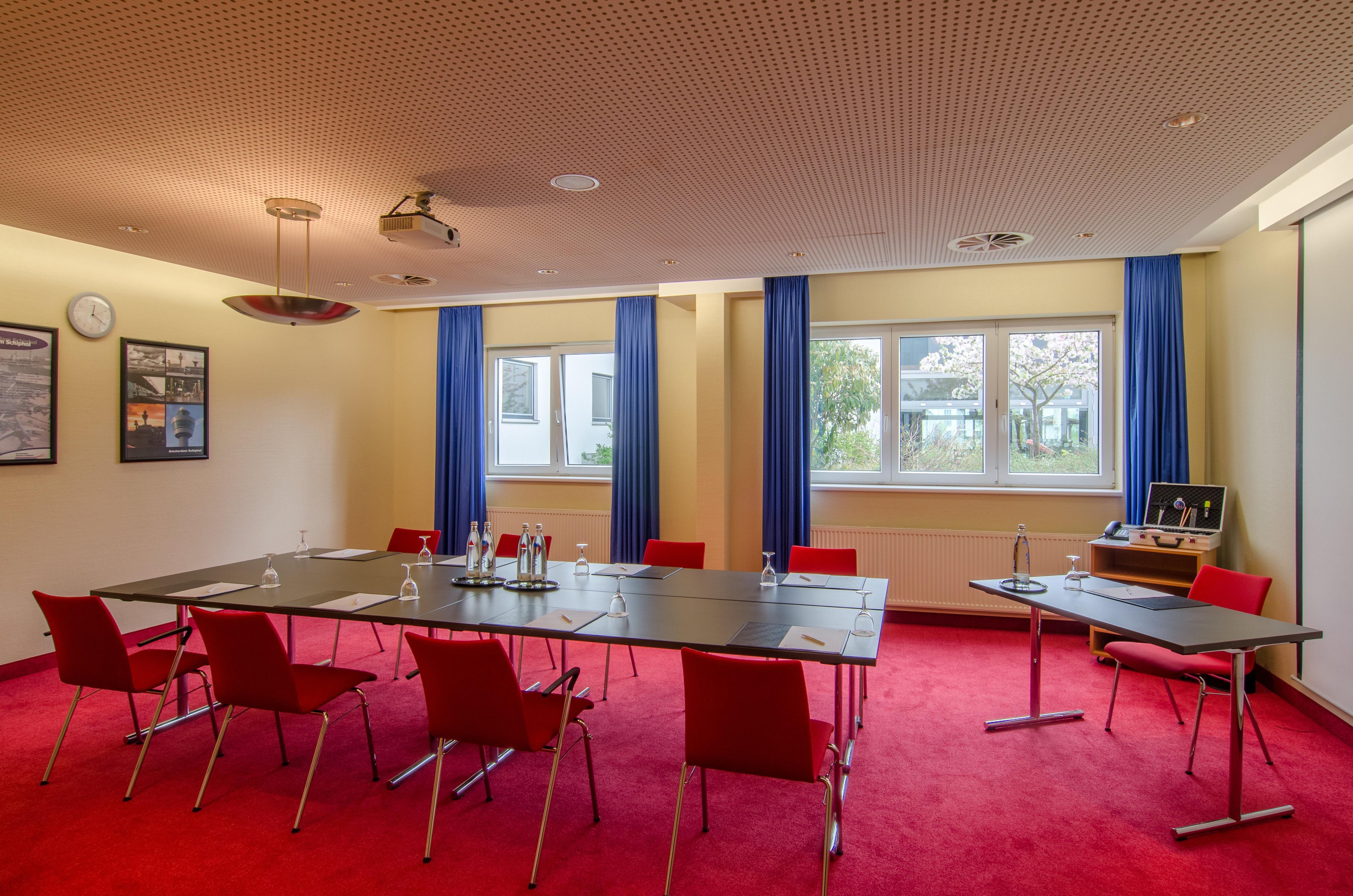 Holiday Inn Berlin Airport - Conference Centre By Ihg Schoenefeld Exterior photo