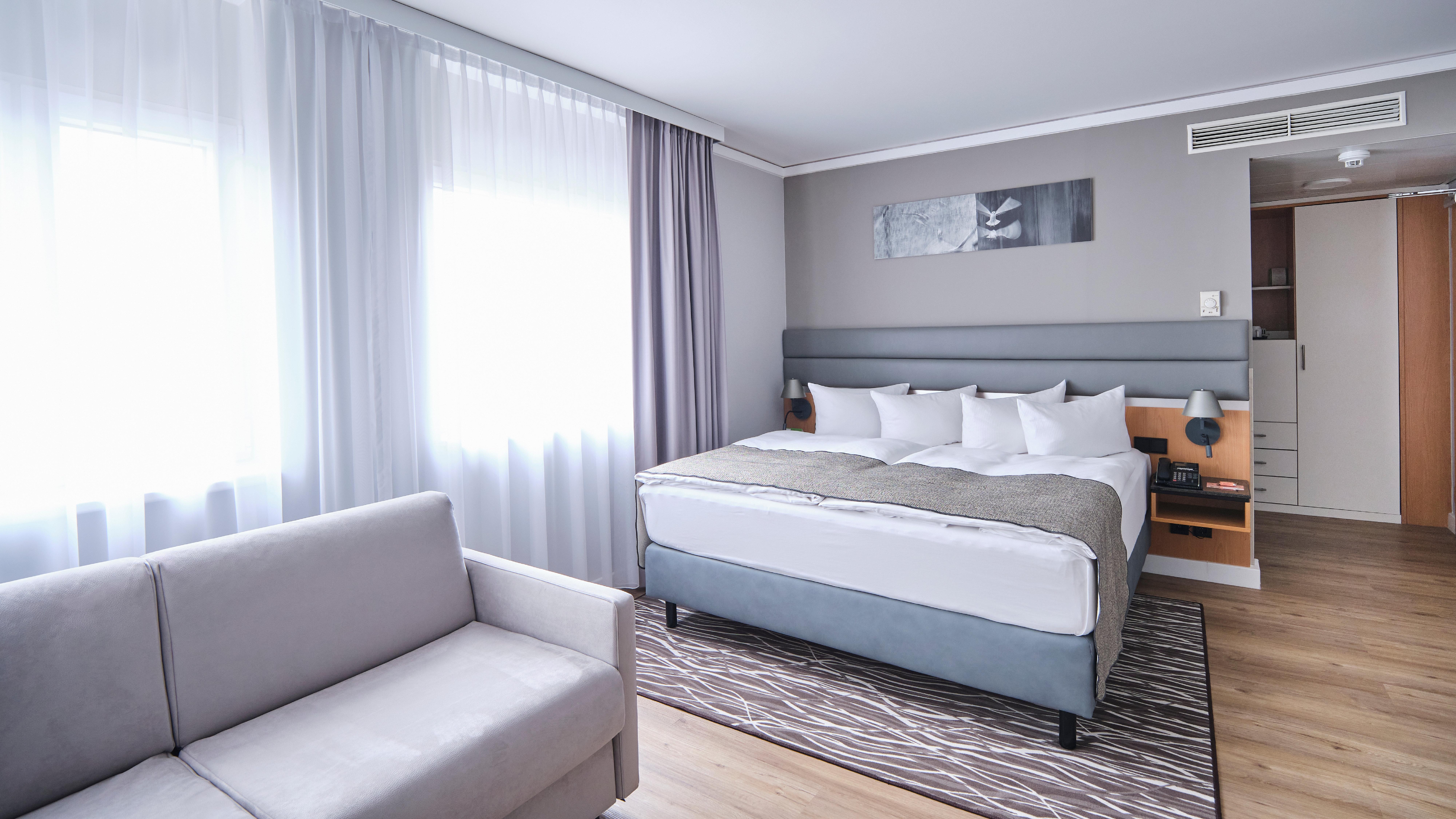Holiday Inn Berlin Airport - Conference Centre By Ihg Schoenefeld Exterior photo
