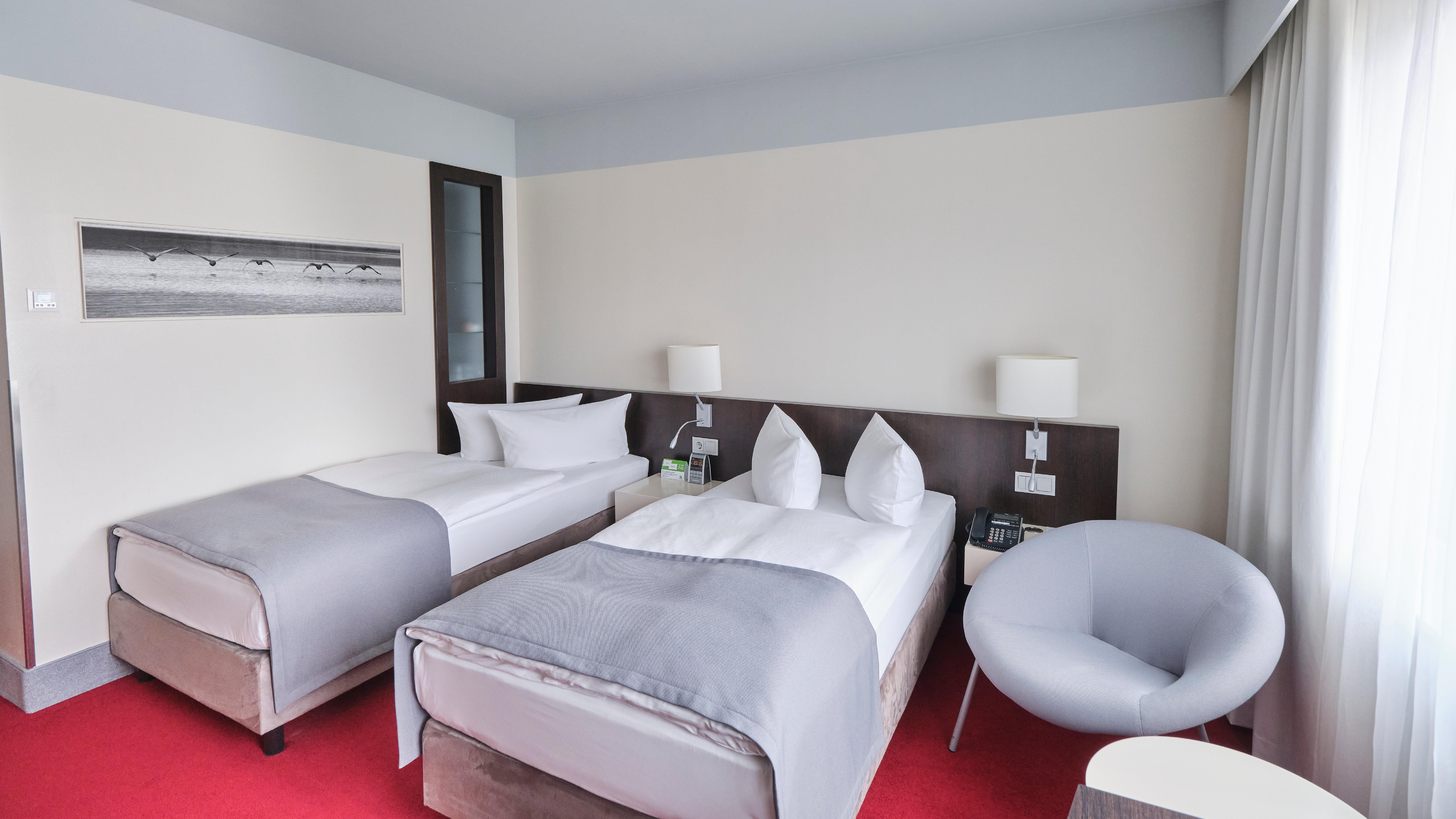 Holiday Inn Berlin Airport - Conference Centre By Ihg Schoenefeld Exterior photo