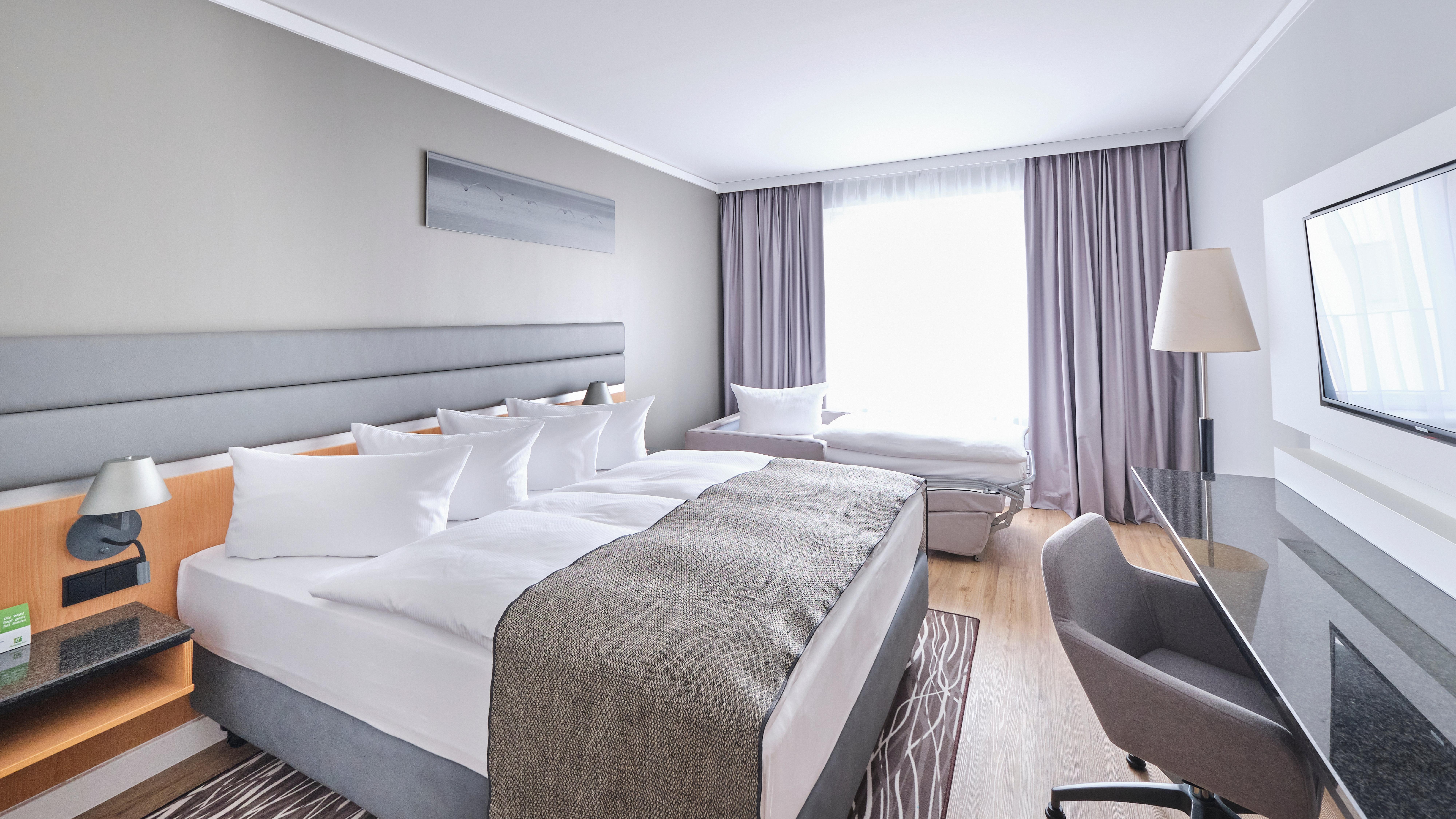 Holiday Inn Berlin Airport - Conference Centre By Ihg Schoenefeld Exterior photo