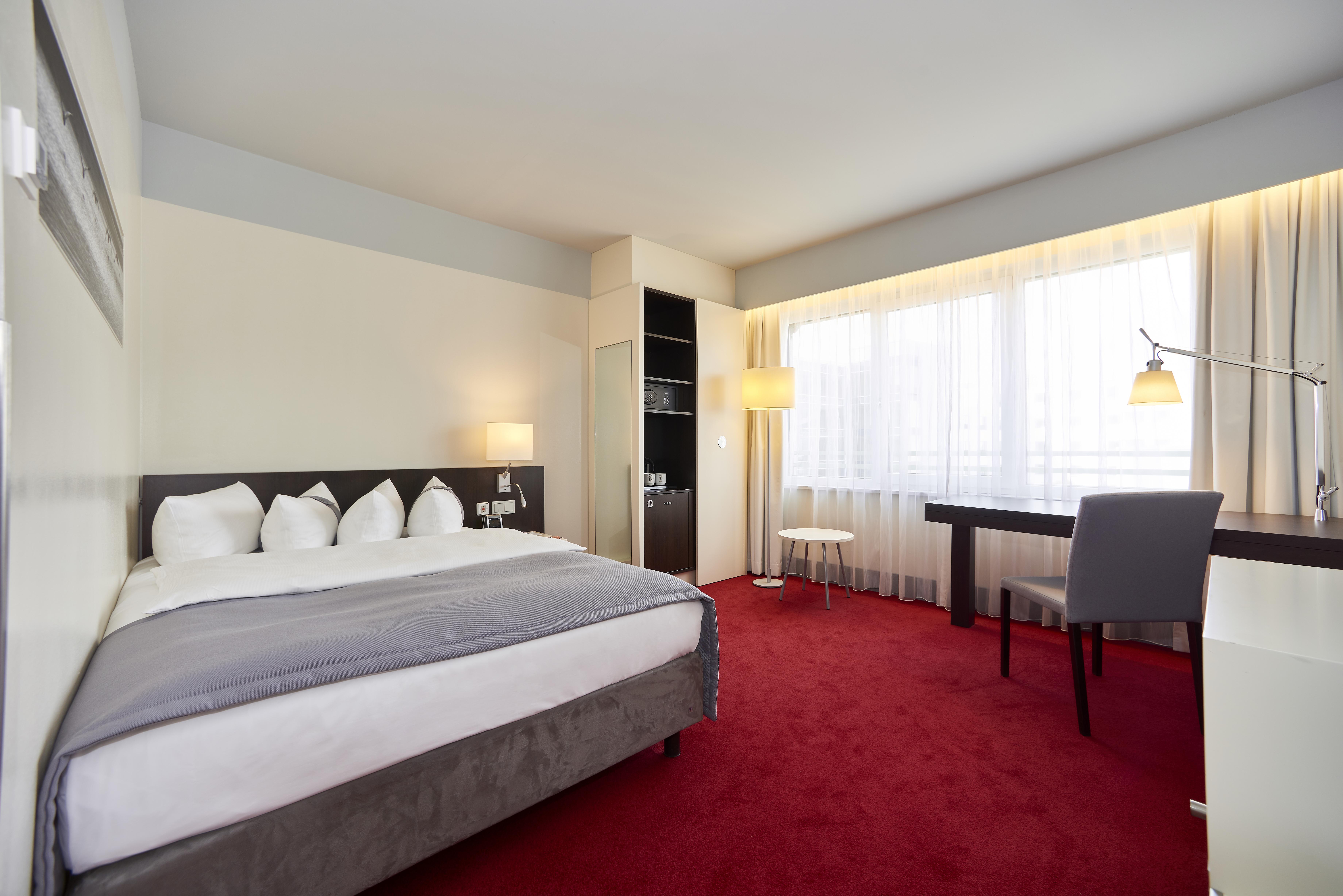 Holiday Inn Berlin Airport - Conference Centre By Ihg Schoenefeld Exterior photo
