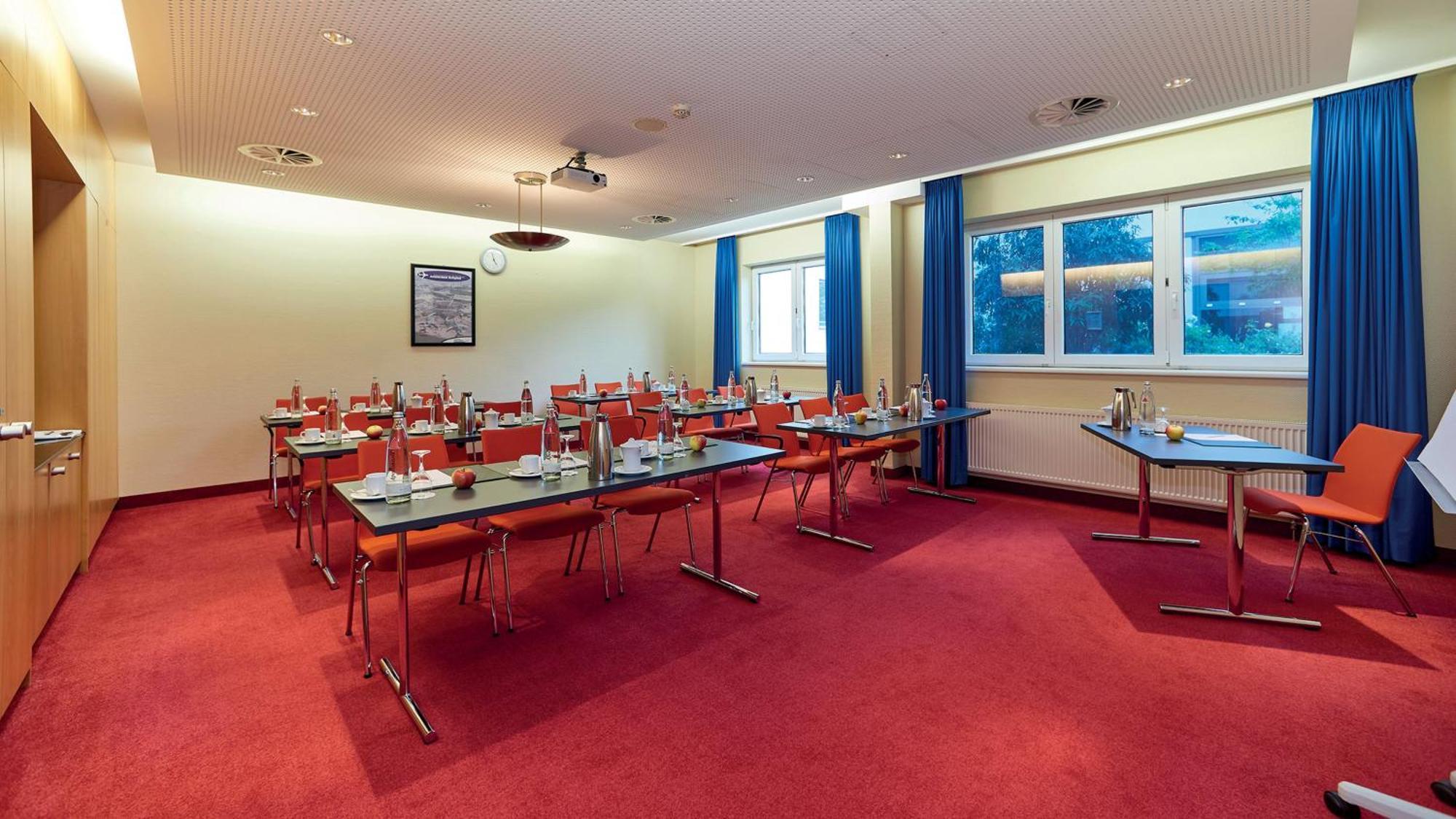 Holiday Inn Berlin Airport - Conference Centre By Ihg Schoenefeld Exterior photo