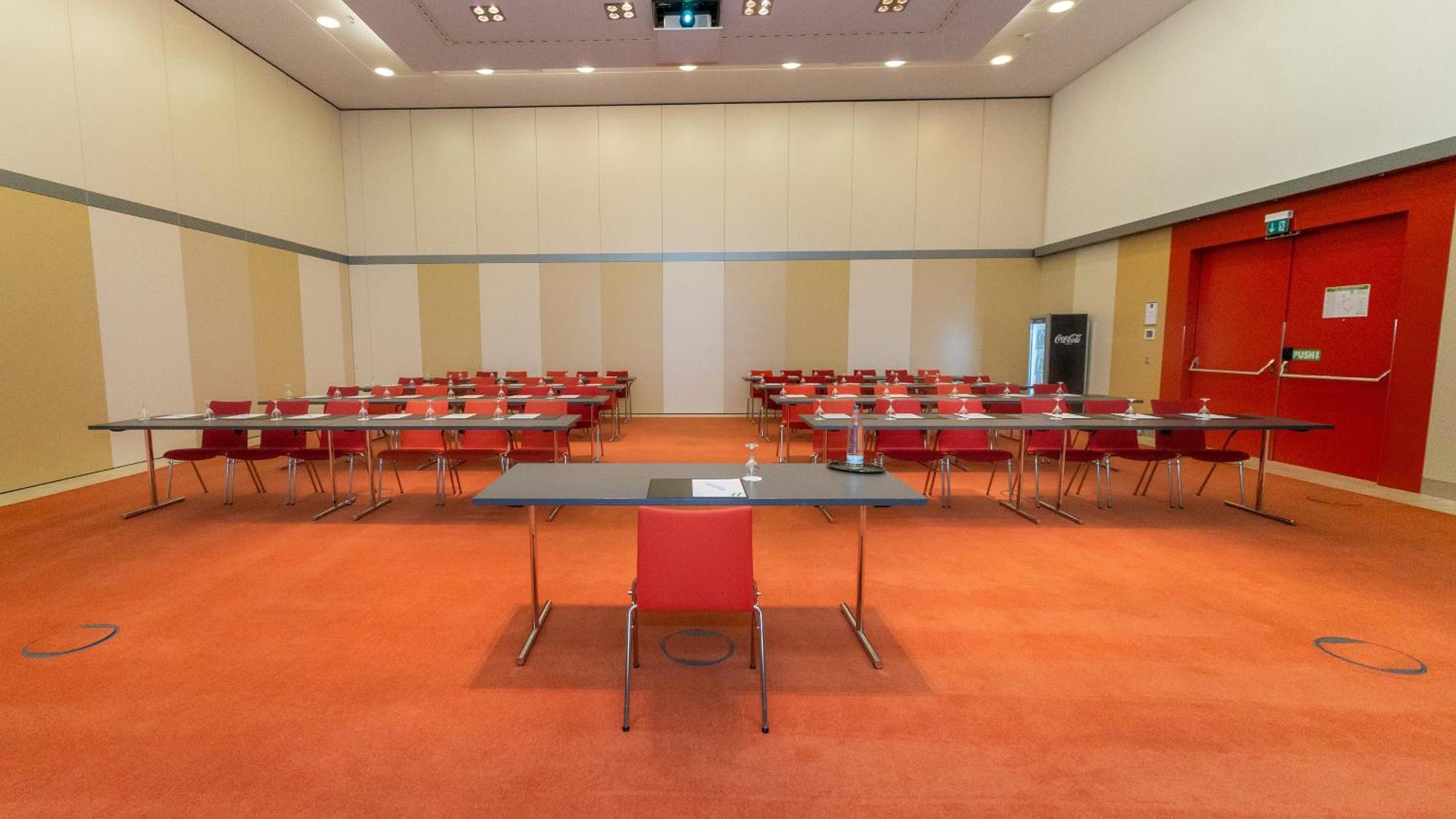 Holiday Inn Berlin Airport - Conference Centre By Ihg Schoenefeld Exterior photo
