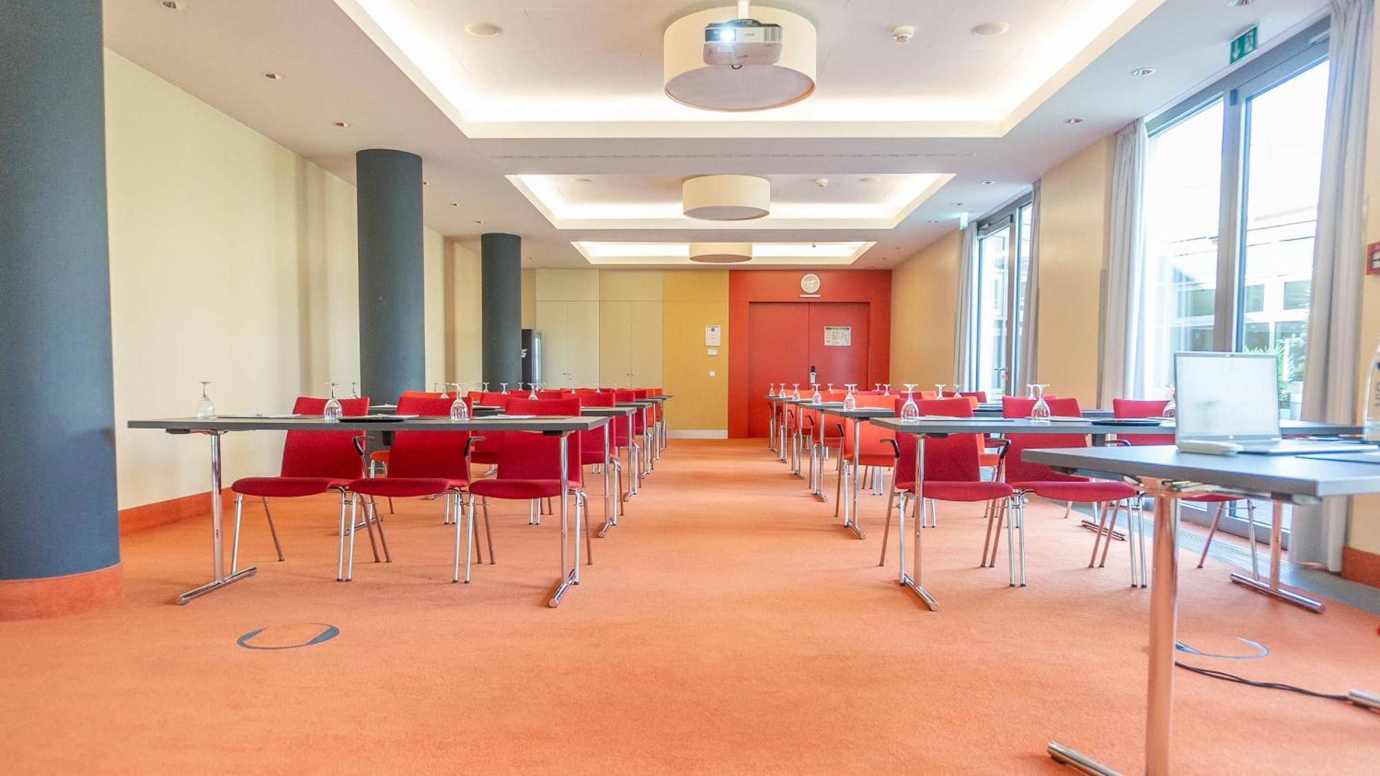 Holiday Inn Berlin Airport - Conference Centre By Ihg Schoenefeld Exterior photo