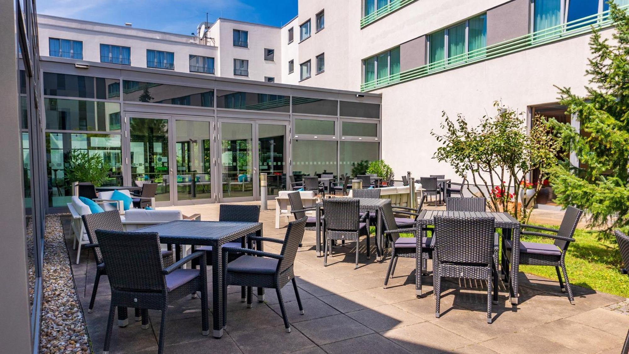 Holiday Inn Berlin Airport - Conference Centre By Ihg Schoenefeld Exterior photo