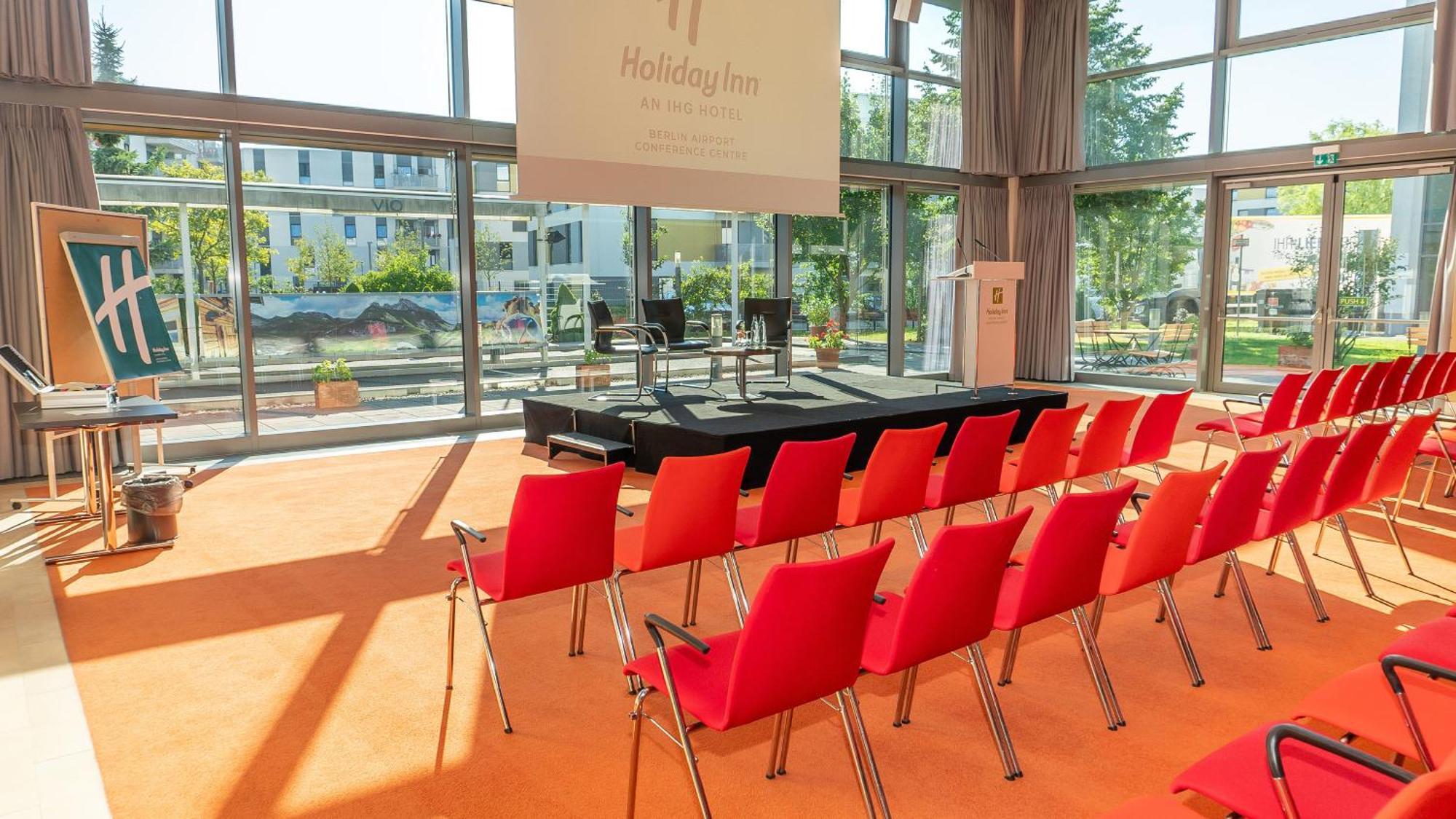 Holiday Inn Berlin Airport - Conference Centre By Ihg Schoenefeld Exterior photo